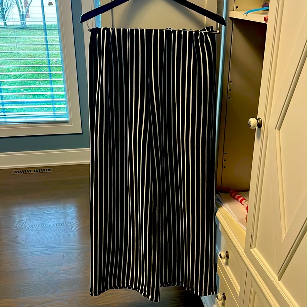 Black and white verticle stripe pull on pants light weight
